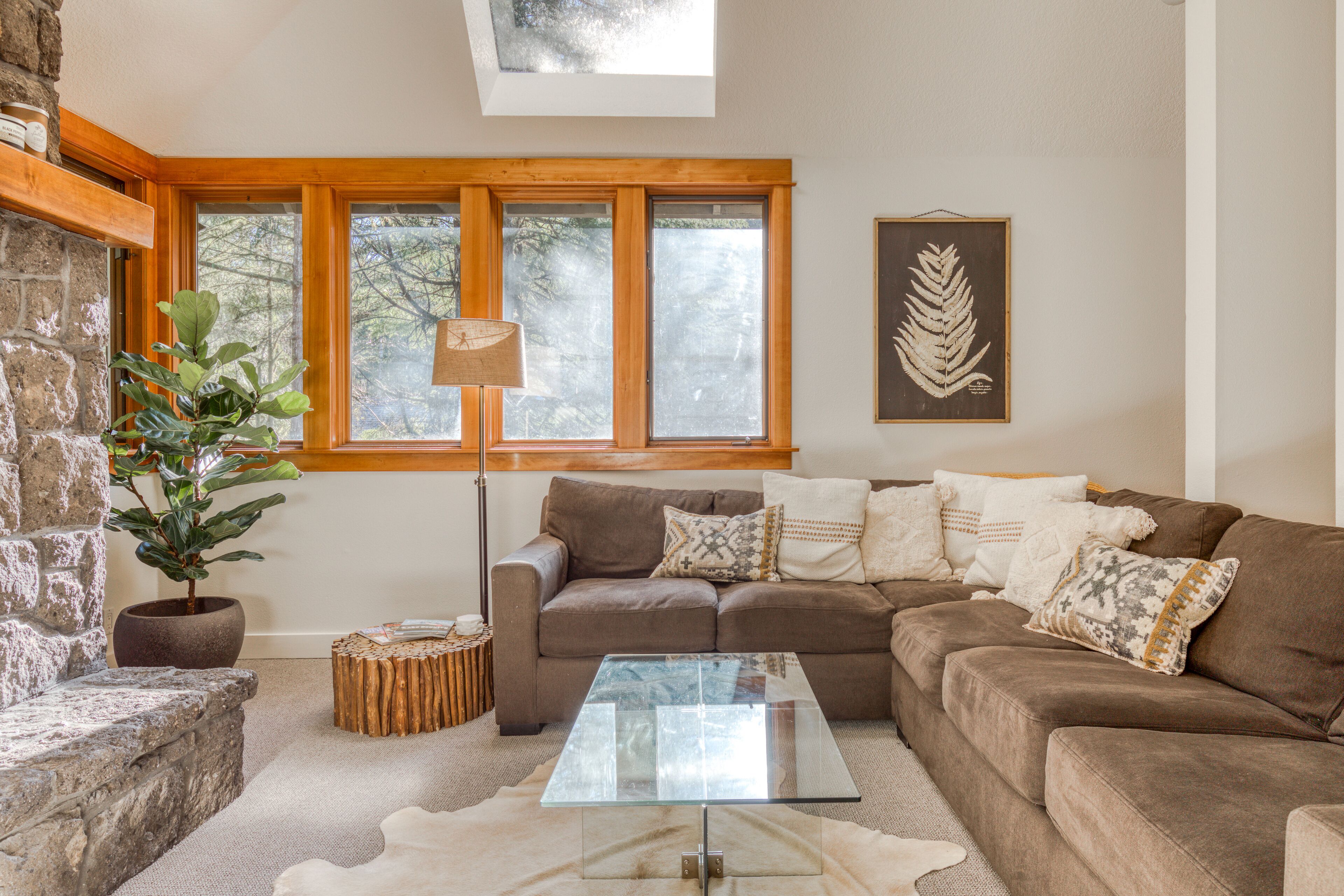 Expansive golf-view getaway with private hot tub, pool, fast WiFi & game room