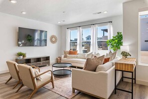 Townhome, 4 Bedrooms | Living area | 36-inch flat-screen TV with digital channels, Smart TV - Mavericks Retreat by RedAwning (St. George)