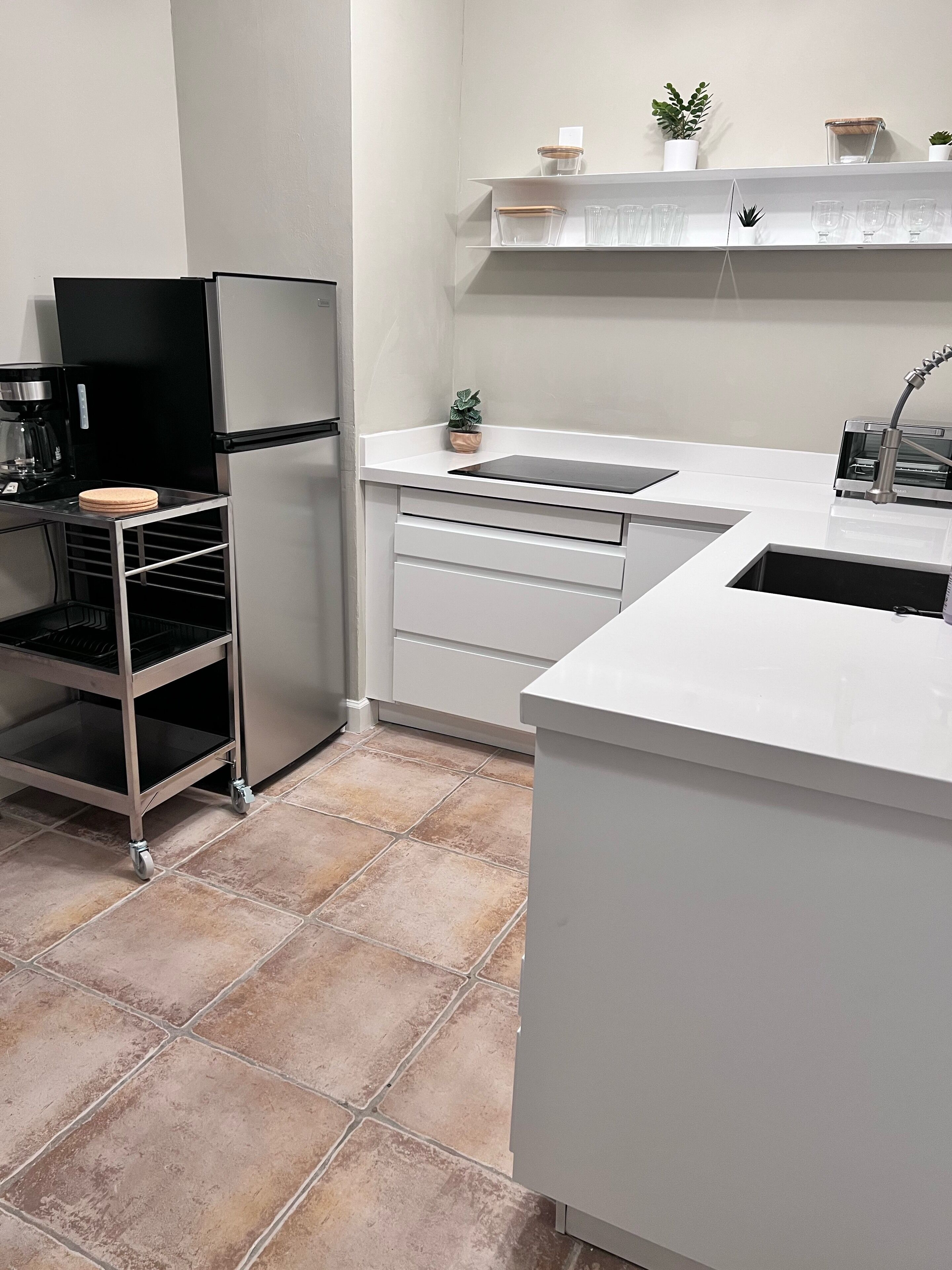 Fridge, microwave, stovetop, coffee/tea maker