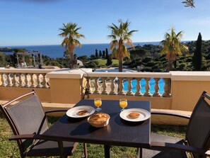 Outdoor dining - Cap Esterel Agay - large garden - exceptional sea and pool views (Saint-Raphaël)