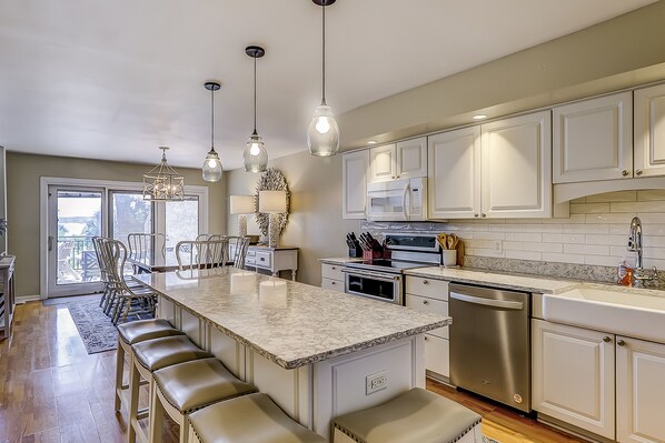 Fridge, microwave, oven, stovetop - Spacious waterview haven with decks, firepit, AC, WiFi, pool - walk to beach (Hilton Head)