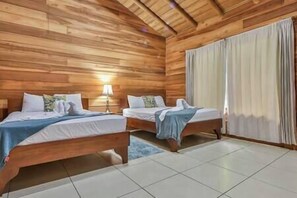 6 habitaciones, tabla de planchar con plancha, cuna de viaje y wifi