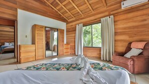 6 makuuhuonetta, silitysrauta/-lauta, vauvan matkasänky, Wi-Fi