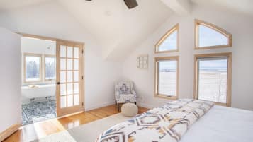 5 chambres, bureau, fer et planche Ă repasser, lit parapluie