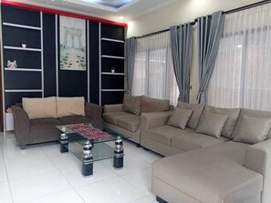 Living area - Terletak secara menarik di distrik Cisarua di Cisarua (Bogor)