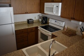 Full-size fridge, oven, dishwasher