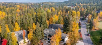Rustic retreat with private hot tub, furnished deck, game room, firepit & grill