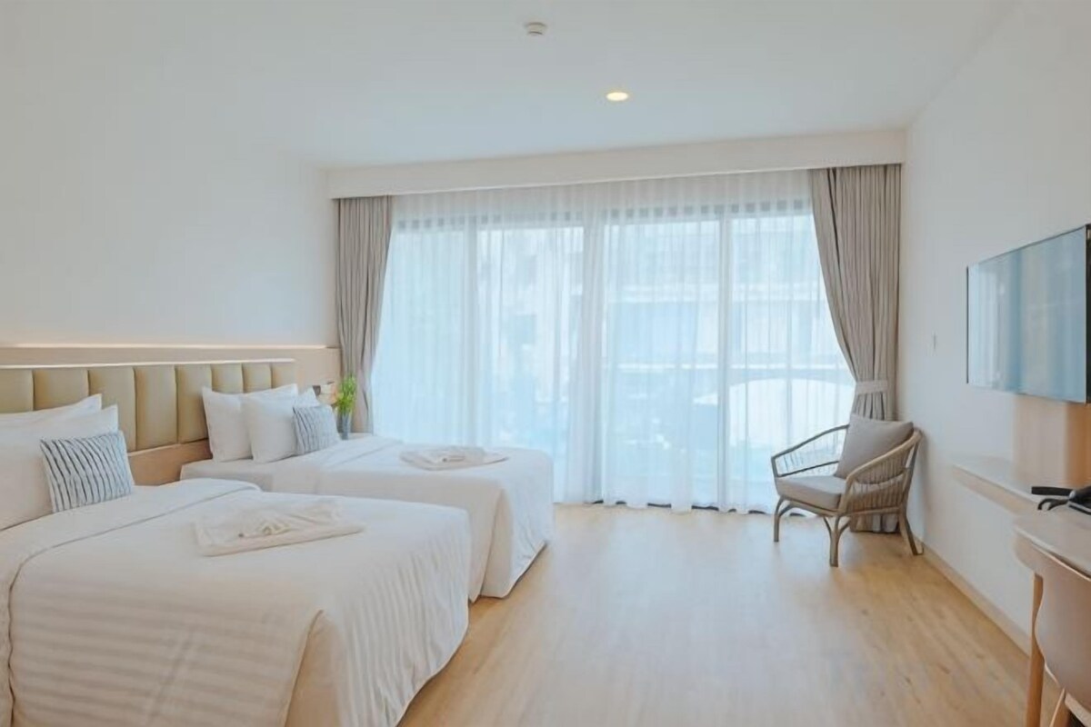 Luxe beddengoed, pillowtop-bedden, een minibar, een kluis op de kamer
