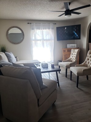 Smart TV - ROTARY PARK, LAUGHLIN/BULLHEAD CITY, RIVER RETREAT - RV HOOKUPS (Bullhead City)