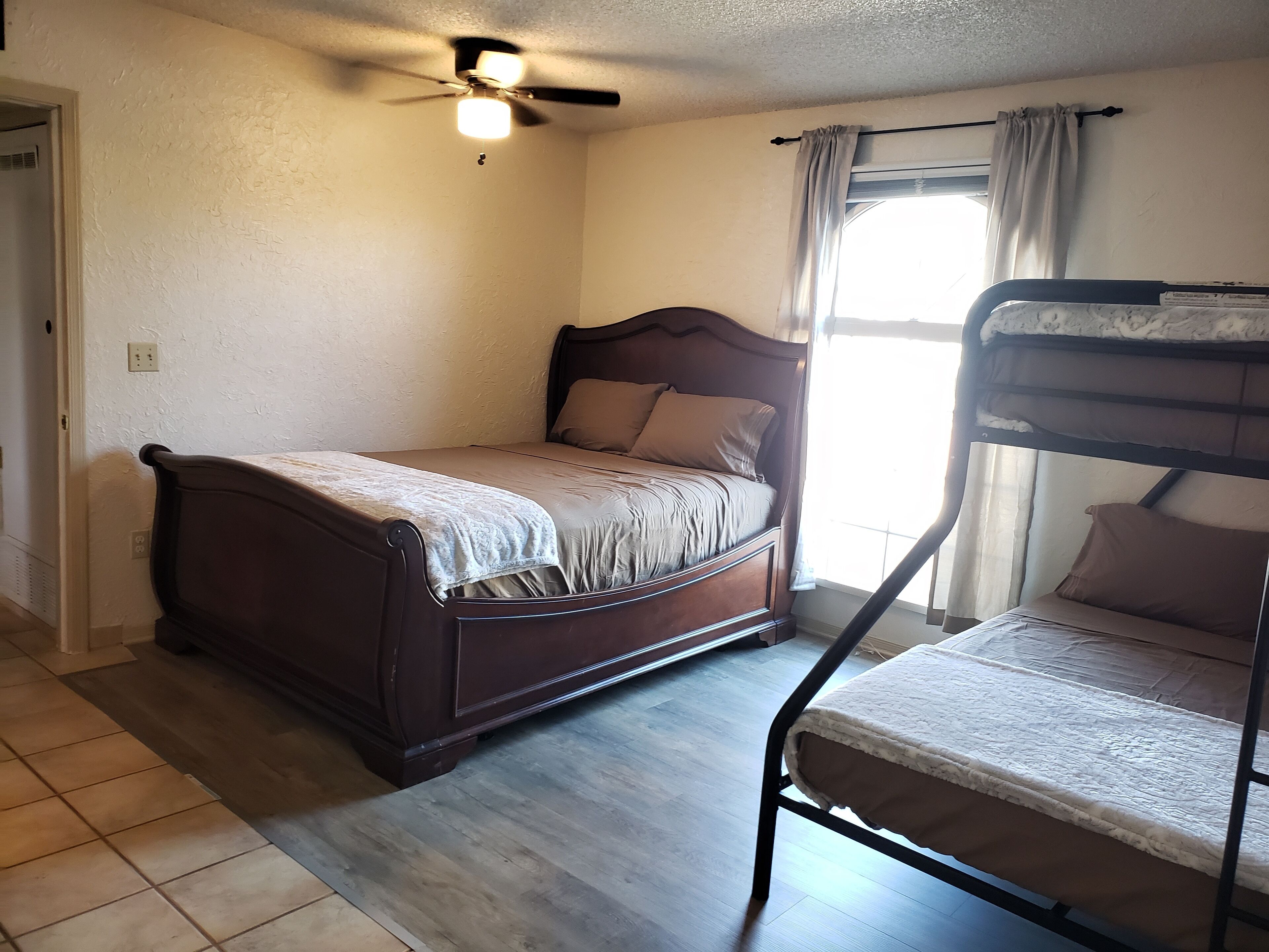 ROTARY PARK, LAUGHLIN/BULLHEAD CITY, RIVER RETREAT - RV HOOKUPS