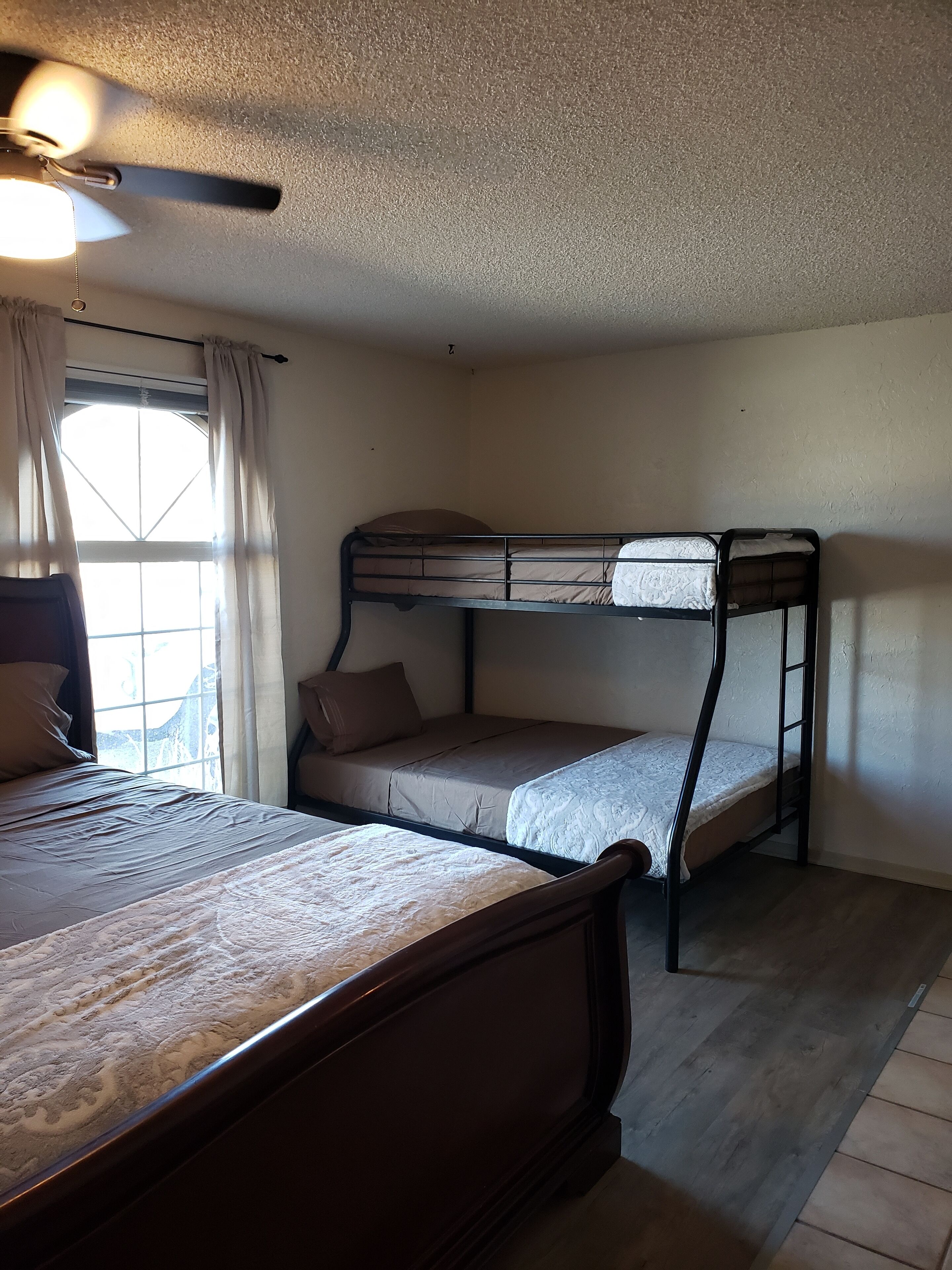 ROTARY PARK, LAUGHLIN/BULLHEAD CITY, RIVER RETREAT - RV HOOKUPS