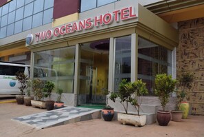 Front of property - Two Oceans Hotel-Voi (Voi)