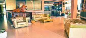 Two Oceans Hotel-Voi