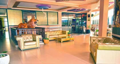 Two Oceans Hotel-Voi