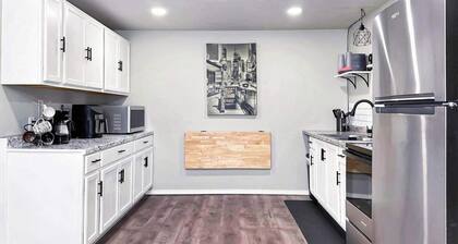 Pennwood Guesthouse Private Basement Suite