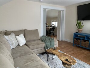 Smart TV - Cozy Burlington Escape with Hot Tub  (Burlington)