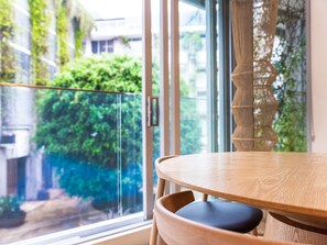 Dining - Studio 225 in Bondi Beach with Courtyard Views (Bondi Beach)