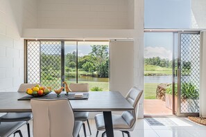 تناول الطعام