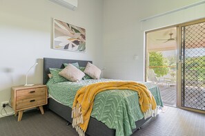 2 Schlafzimmer, Schreibtisch, Bügeleisen/Bügelbrett, WLAN