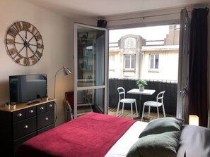 1 slaapkamer, een bureau, een strijkplank/strijkijzer, gratis wifi
