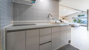 Basic Room, 1 Bedroom (Kakao Nib (Ocean View)) | 1 bedroom, free WiFi - Namhae Chocolate Pension (Namhae)