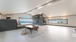 Basic Room, 1 Bedroom (Kakao Nib (Ocean View)) | 1 bedroom, free WiFi - Namhae Chocolate Pension (Namhae)