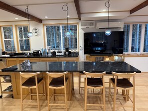 Basic Cabin, 1 Bedroom, Kitchen, Lake View | Private kitchen