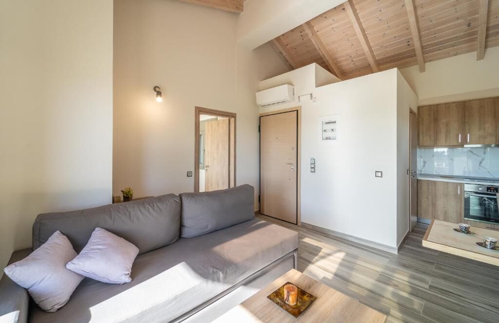 Junior Suite, Sea View | Living room | Smart TV, offices