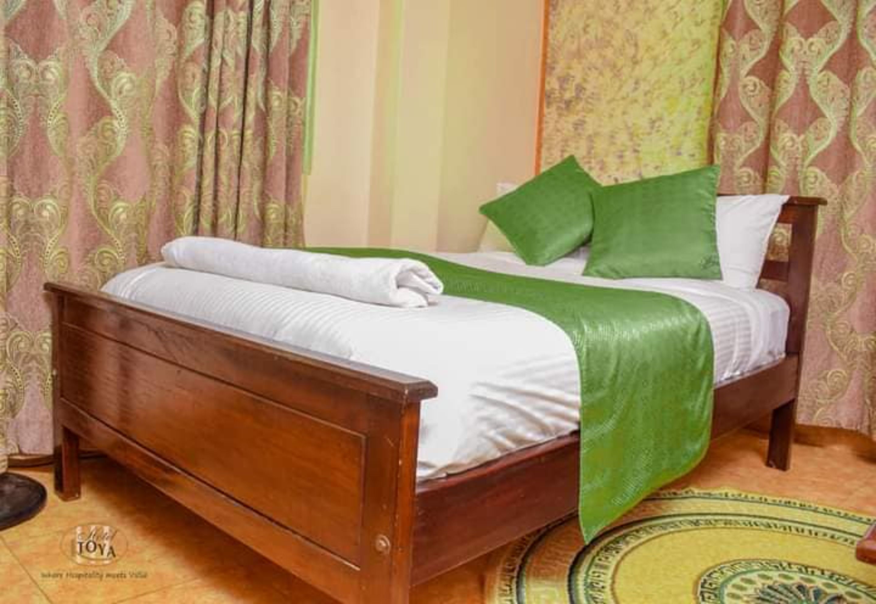 1 bedroom, bed sheets