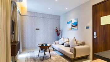 32-inch Smart TV with digital channels, TV