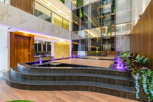 AR Suites Jewels Royale