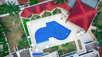Kolam renang outdoor