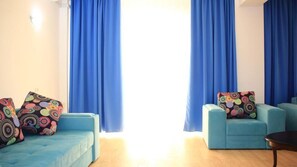 Minibar y ropa de cama 