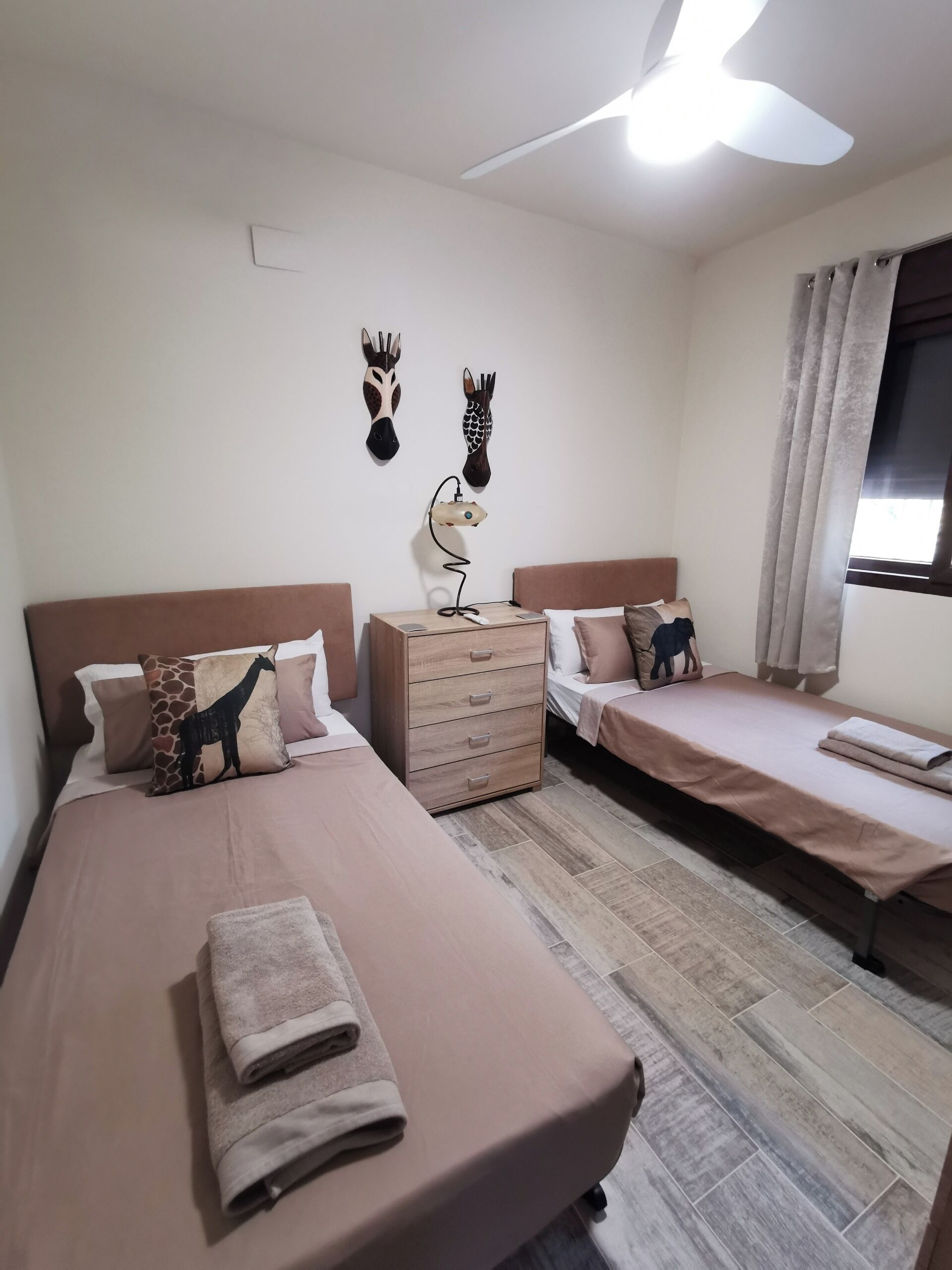 3 dormitorios, tabla de planchar con plancha, wifi gratis y ropa de cama