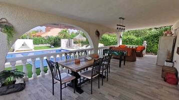 Outdoor dining