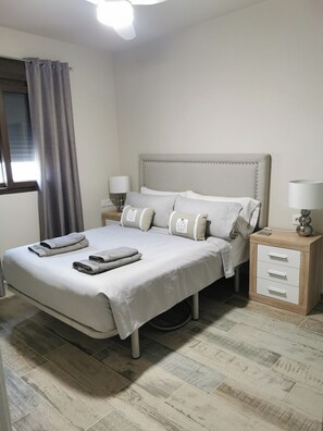 3 chambres, fer et planche à repasser, Wi-Fi gratuit, draps fournis