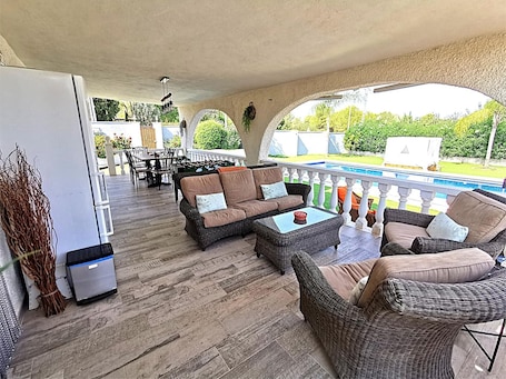 Outdoor dining. Villa 'Casa Segunda' with Mountain View, Wi-Fi and Air Conditioning