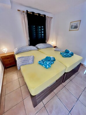 1 chambre, fer et planche à repasser, Wi-Fi gratuit, draps fournis