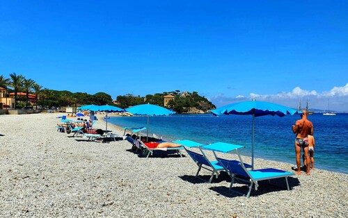 Apartment "La Pergola al Cavo 5" close to the Beach with Shared Pool & Wi-Fi