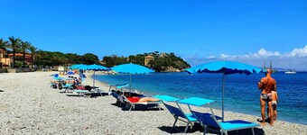 Appartamento "La Pergola al Cavo 5" vicino alla spiaggia con piscina condivisa e Wi-Fi