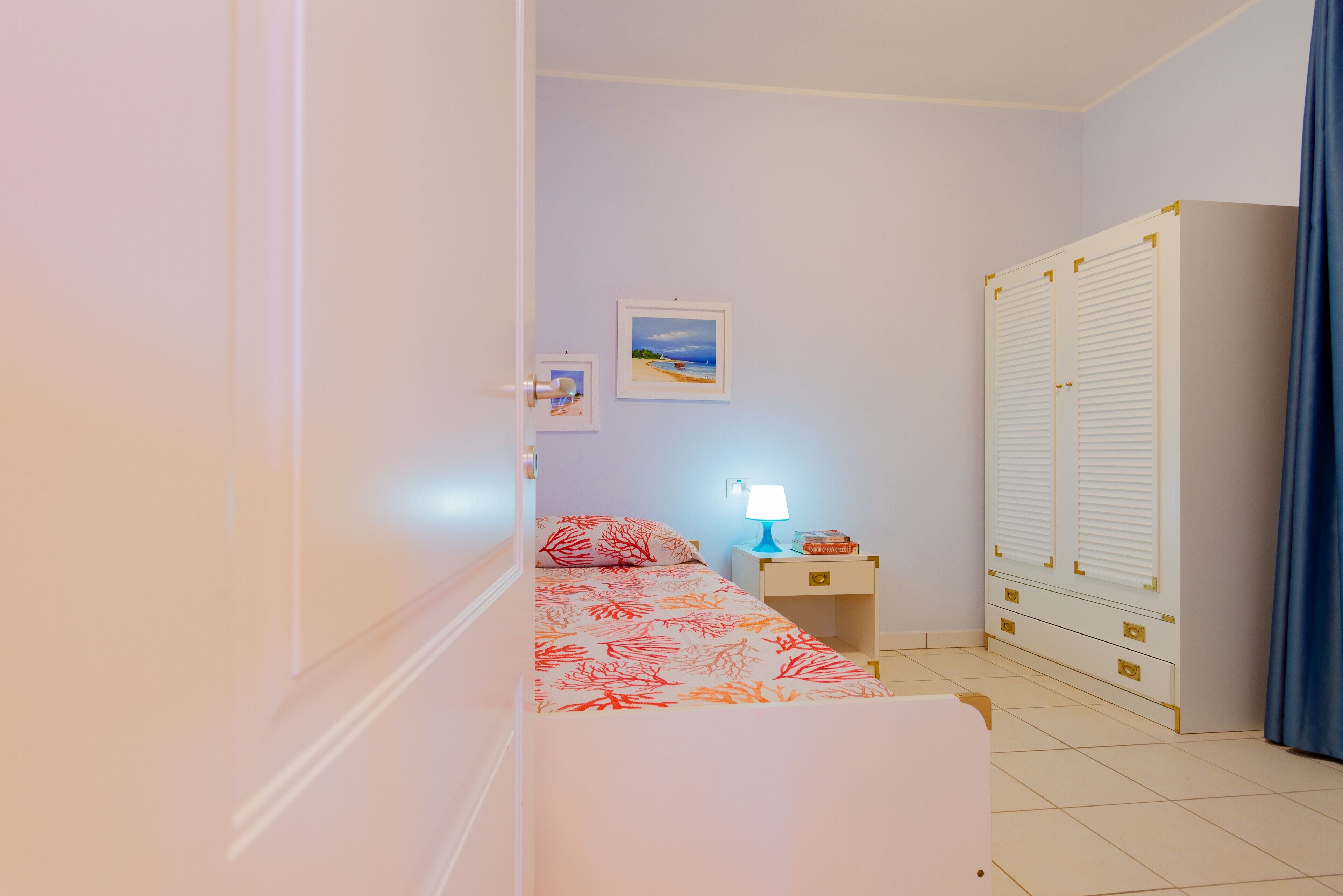 2 bedrooms, bed sheets
