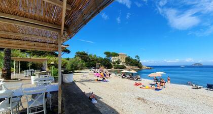 Appartement "La Pergola al Cavo 5" prÚs de la plage avec piscine partagée et Wi-Fi