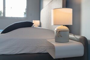 5 bedrooms, desk, iron/ironing board, travel crib - Private pool villa - 5* (Plurien)
