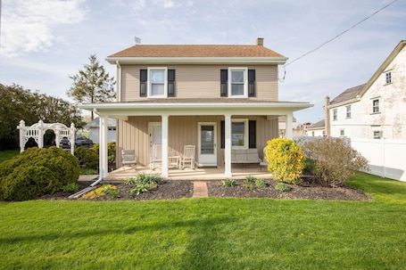 Exterior. Amish Stay Vacation Home - Bird in Hand, Lancaster PA