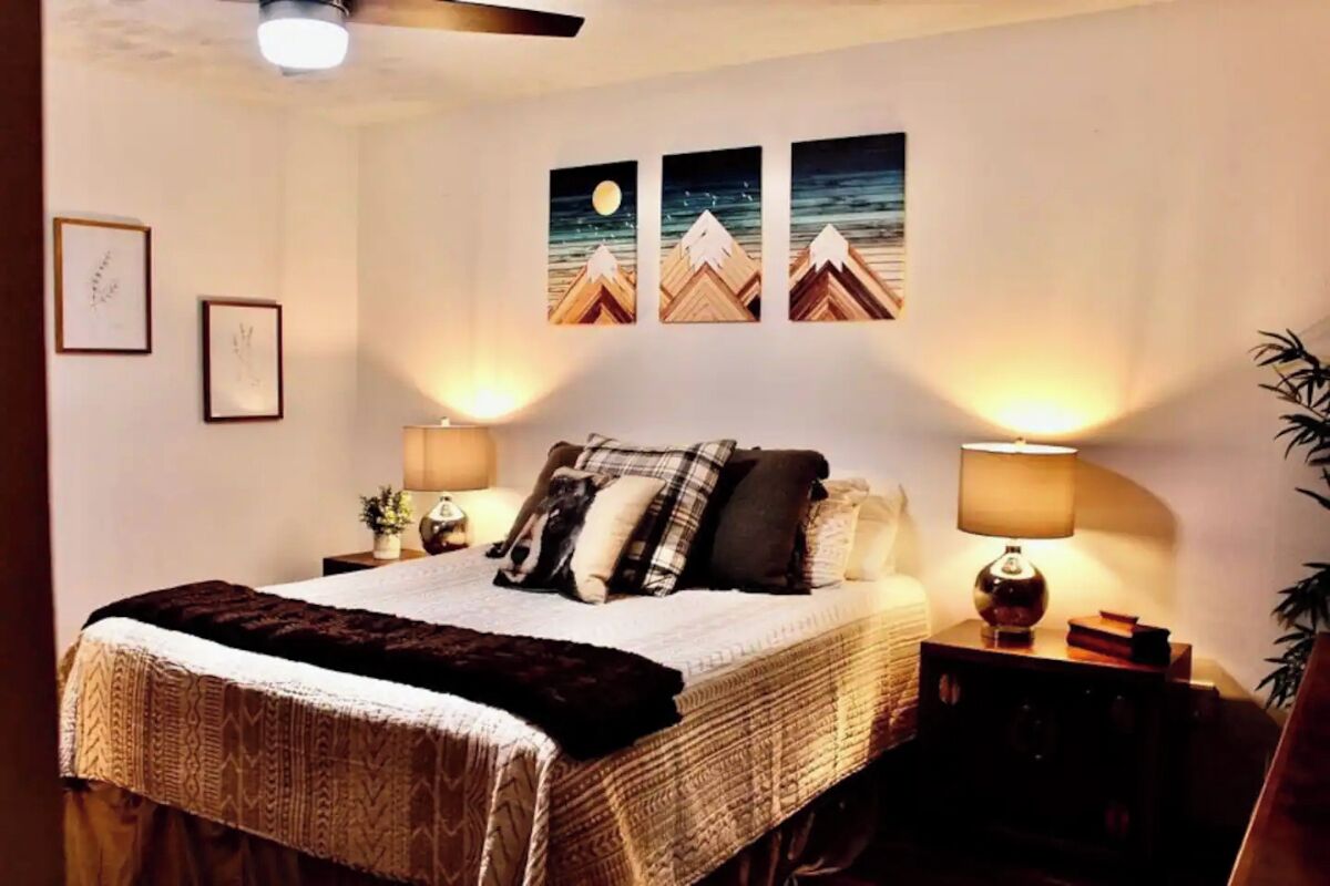 2 bedrooms, desk, iron/ironing board, travel cot