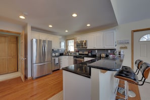 Fridge, microwave, stovetop, coffee/tea maker - Large Deck + Resort Amenities: Lake Ariel Retreat (Lake Ariel)