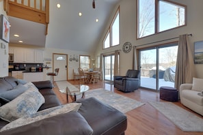 TV, fireplace, DVD player, stereo - Large Deck + Resort Amenities: Lake Ariel Retreat (Lake Ariel)