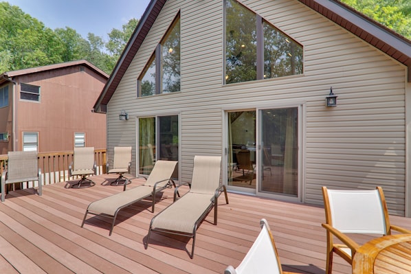 Terrace/patio - Large Deck + Resort Amenities: Lake Ariel Retreat (Lake Ariel)