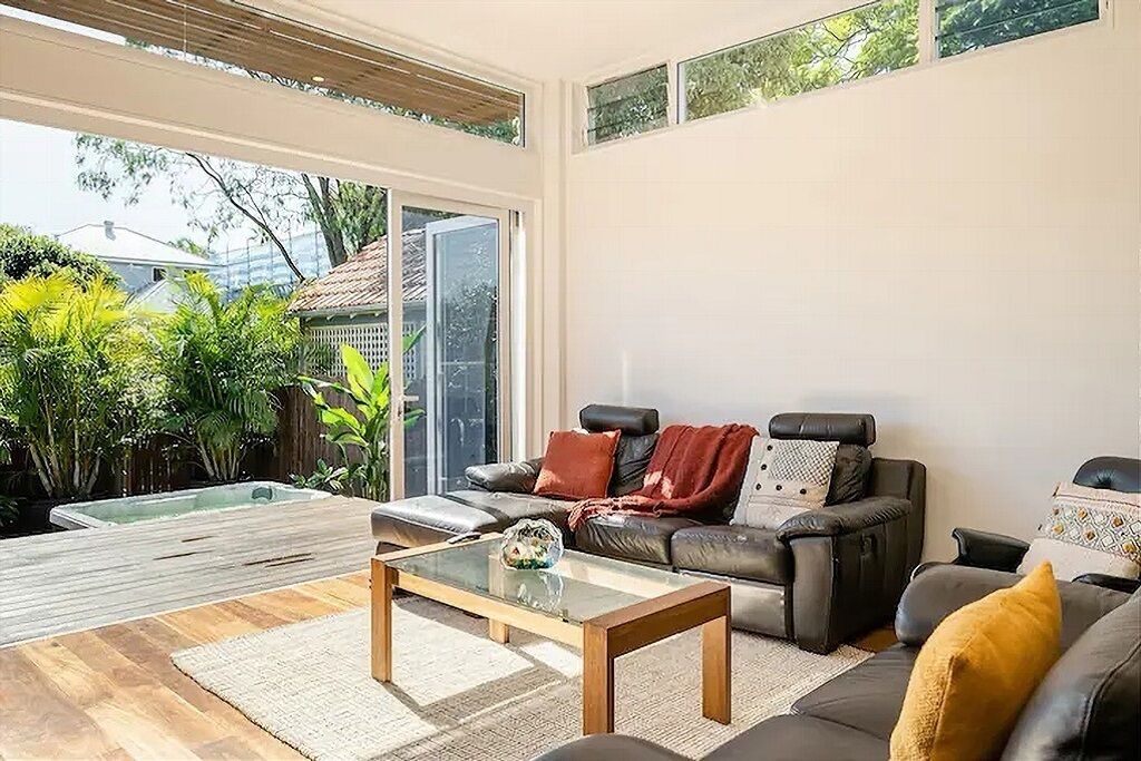 Family Home from Home - Walk to Balmoral Beach