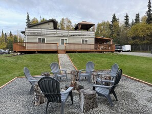 Property grounds - The Moose Pad, Rustic Luxury, Spacious & serene,  4bed, Sleeps 12, Spa + hot tub (Anchorage)